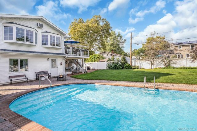 39 Pawnee Drive, Commack, NY 11725