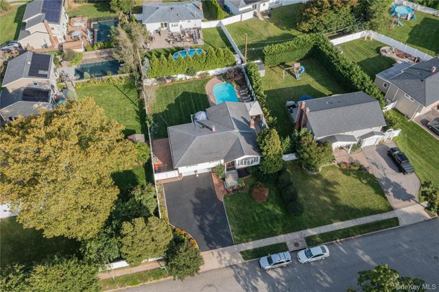39 Pawnee Drive, Commack, NY 11725