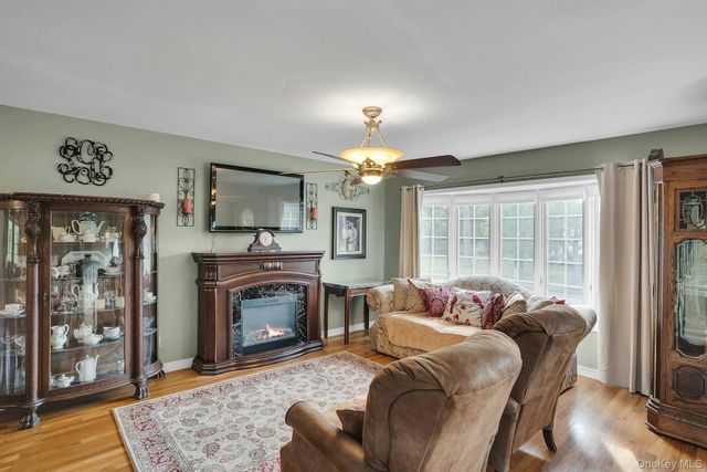 39 Pawnee Drive, Commack, NY 11725
