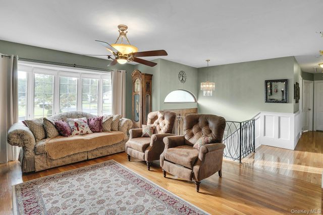 39 Pawnee Drive, Commack, NY 11725