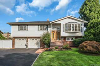 39 Pawnee Drive, Commack, NY 11725