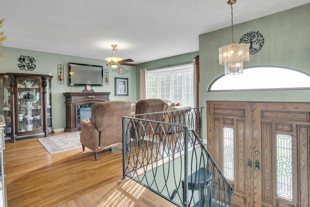 39 Pawnee Drive, Commack, NY 11725 — photo 3