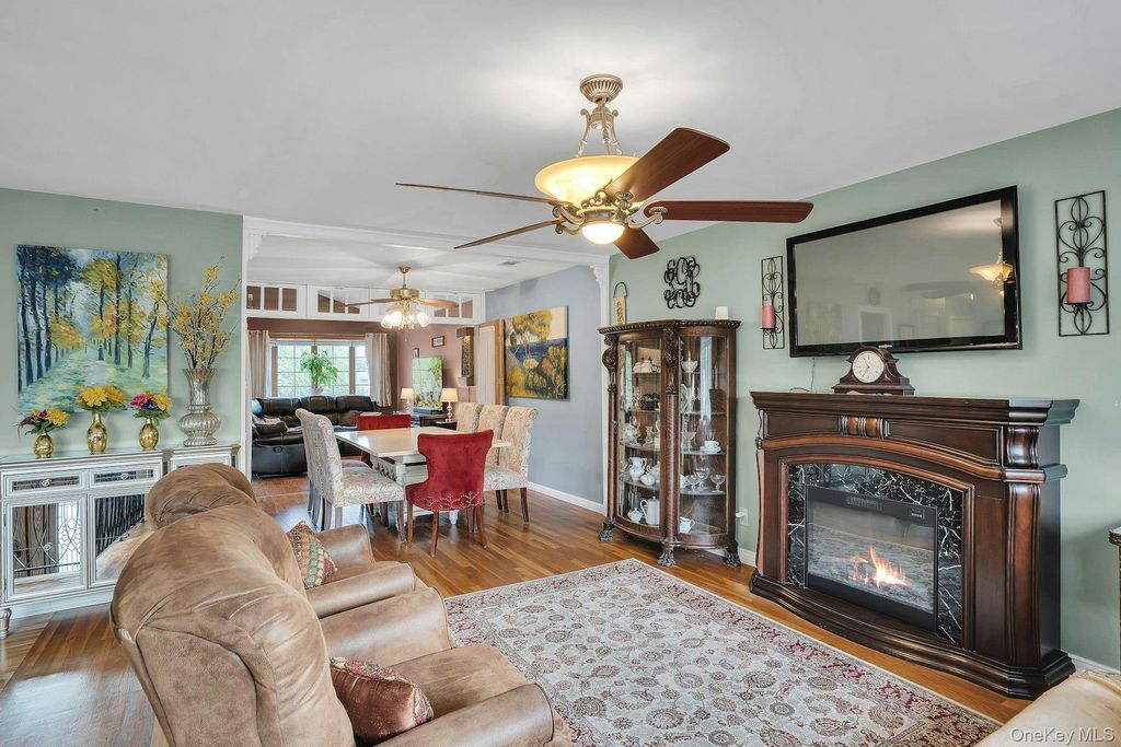 39 Pawnee Drive, Commack, NY 11725 — photo 4