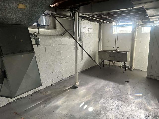 20602 Regent Drive, Detroit, MI 48205