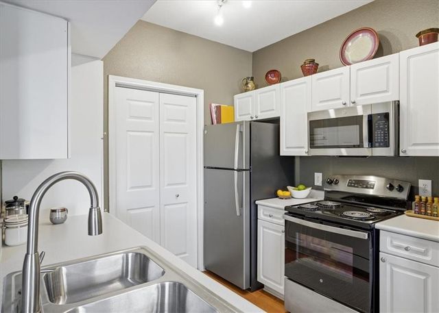 11617 Tomahawk Creek Parkway F, Leawood, KS 66211