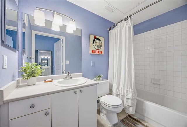 11617 Tomahawk Creek Parkway F, Leawood, KS 66211