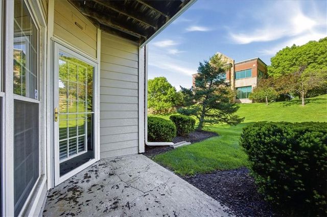11617 Tomahawk Creek Parkway F, Leawood, KS 66211