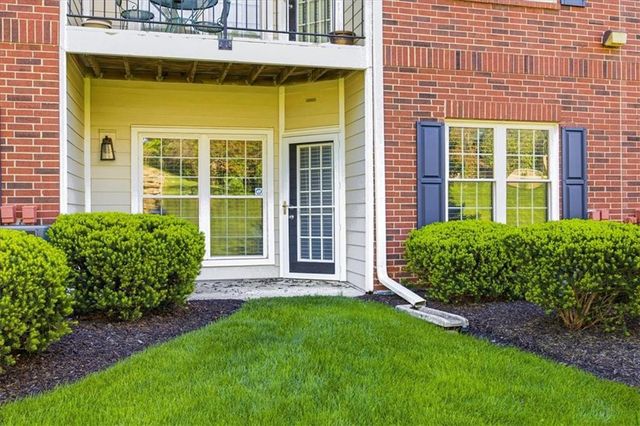 11617 Tomahawk Creek Parkway F, Leawood, KS 66211
