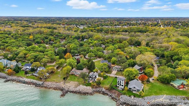 8609 Lakeshore DRIVE, Pleasant Prairie, WI 53158