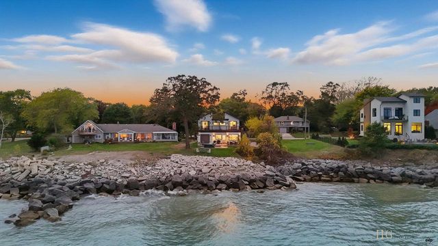 8609 Lakeshore DRIVE, Pleasant Prairie, WI 53158