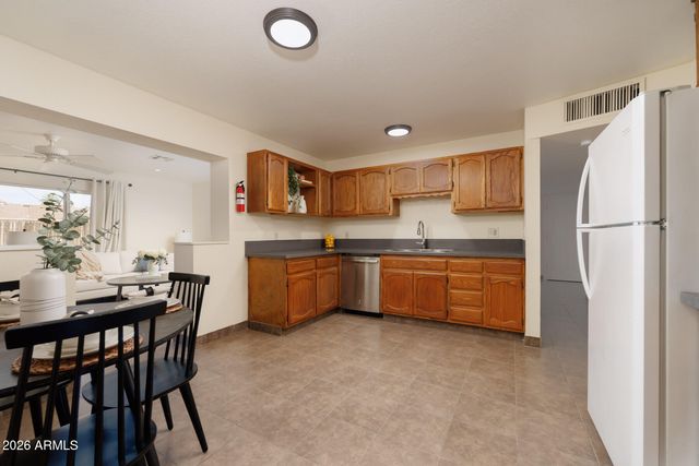 1724 W PEPPER Place, Mesa, AZ 85201