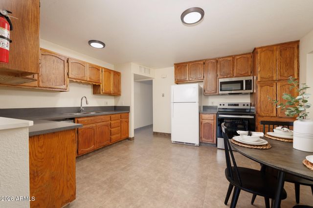 1724 W PEPPER Place, Mesa, AZ 85201