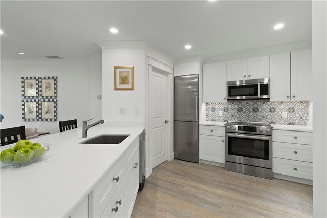 8745 Lakeside Boulevard 103, Vero Beach, FL 32963
