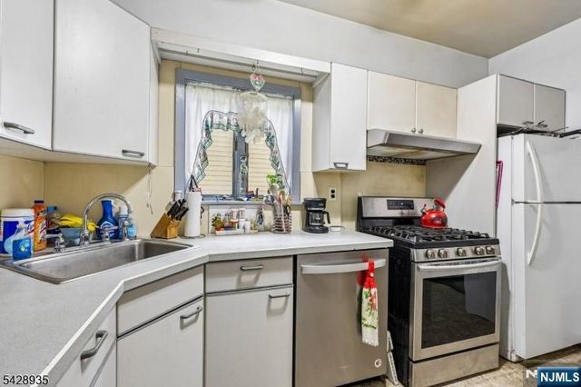 52 Preston Street, Ridgefield Park, NJ 07660