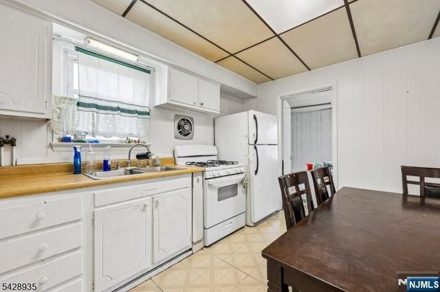 52 Preston Street, Ridgefield Park, NJ 07660