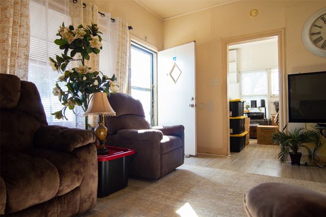 2011 Ramsey Avenue, Dallas, TX 75216