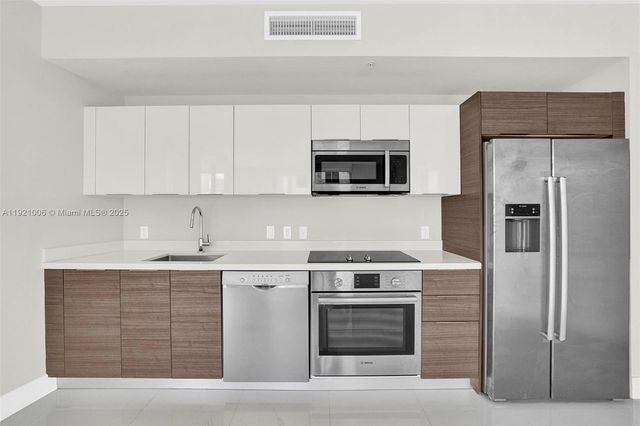 1010 SW 2nd Ave 1004, Miami, FL 33130