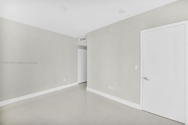 1010 SW 2nd Ave 1004, Miami, FL 33130