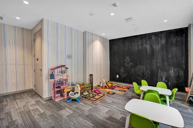 1010 SW 2nd Ave 1004, Miami, FL 33130