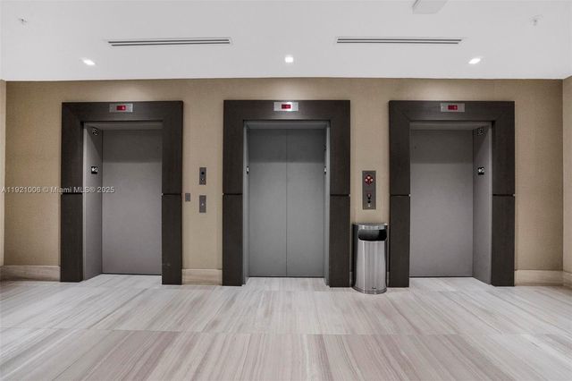 1010 SW 2nd Ave 1004, Miami, FL 33130