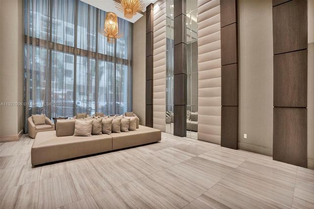 1010 SW 2nd Ave 1004, Miami, FL 33130