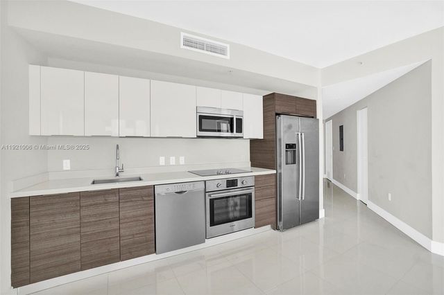 1010 SW 2nd Ave 1004, Miami, FL 33130