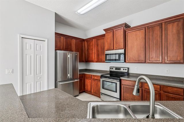 5531 HUCKLEBERRY TRAIL S, Macclenny, FL 32063