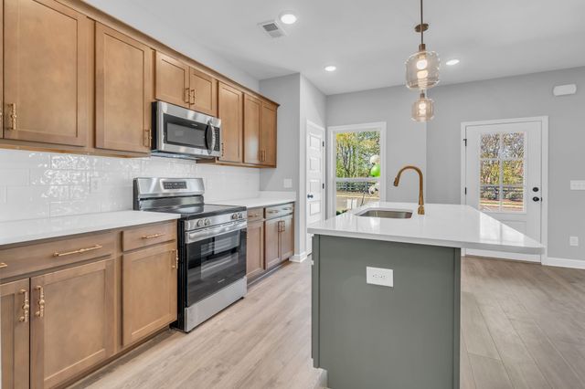 348 Twig PVT Ct, Hendersonville, TN 37075