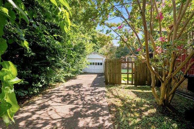 1621 S Observatory Dr, Nashville, TN 37215