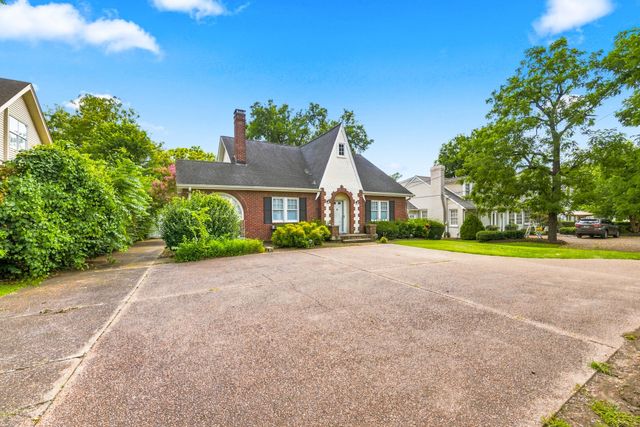 1621 S Observatory Dr, Nashville, TN 37215