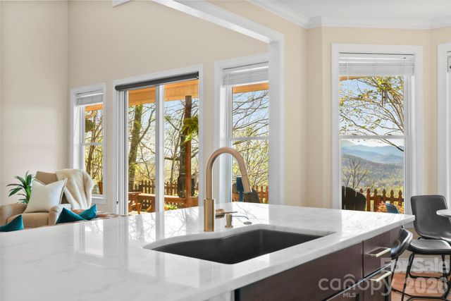 76 Distant View Drive, Asheville, NC 28803