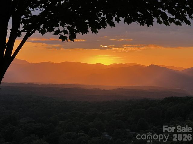 76 Distant View Drive, Asheville, NC 28803