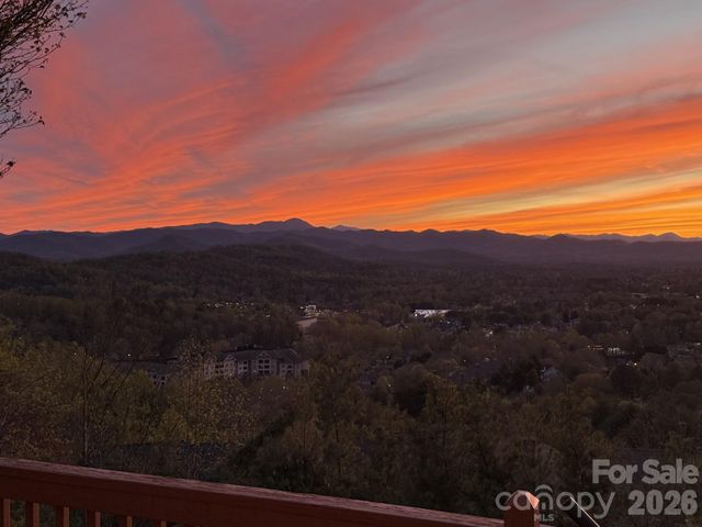 76 Distant View Drive, Asheville, NC 28803