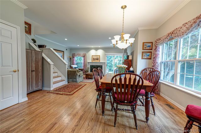 34 Paddington Circle, Smithtown, NY 11787