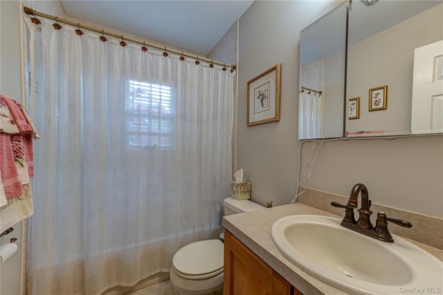 34 Paddington Circle, Smithtown, NY 11787