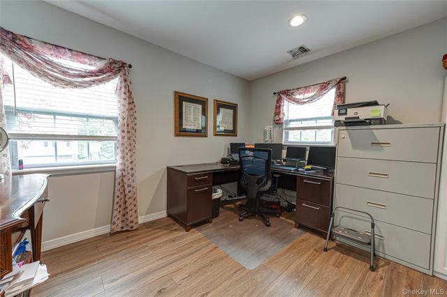 34 Paddington Circle, Smithtown, NY 11787