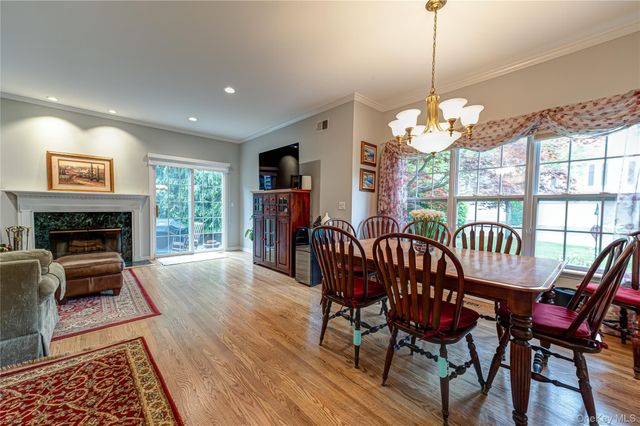 34 Paddington Circle, Smithtown, NY 11787