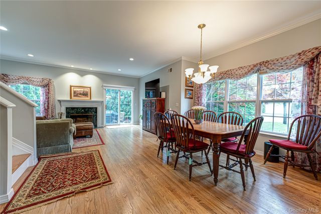 34 Paddington Circle, Smithtown, NY 11787