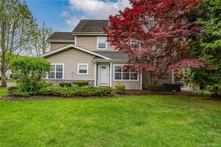 34 Paddington Circle, Smithtown, NY 11787