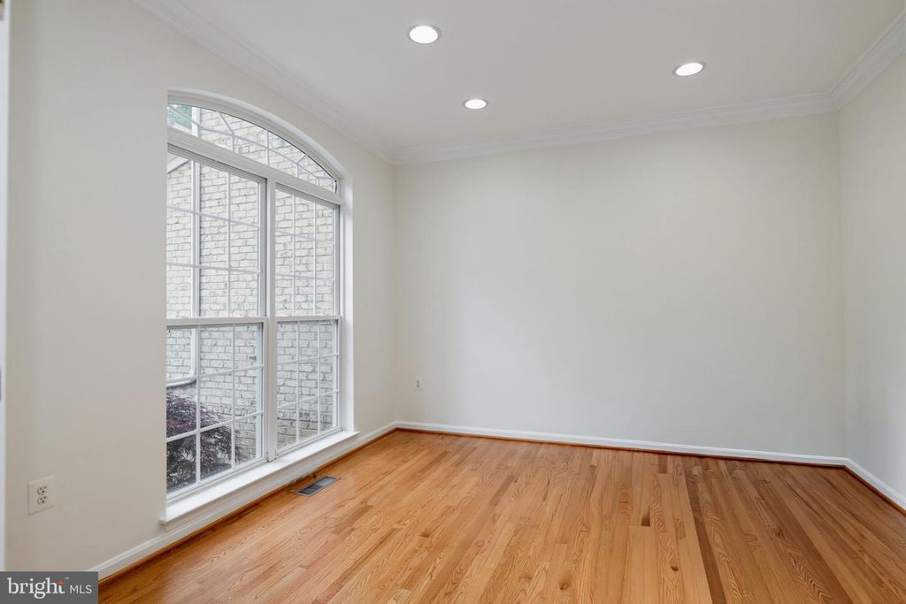 Image 10 of property listing at 6602 GREEN BRANCH LN, Upper Marlboro, MD 20772