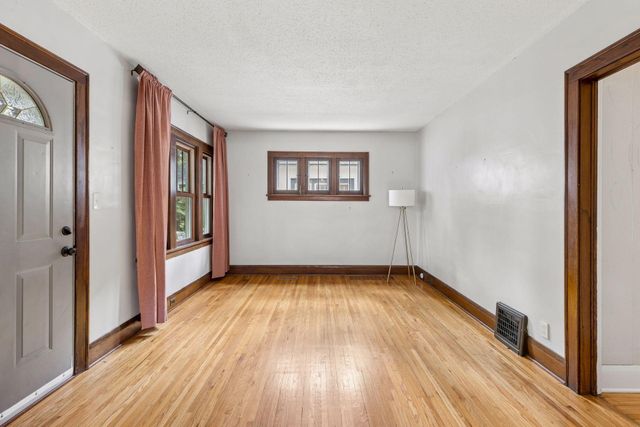 4136 25th Avenue S, Minneapolis, MN 55406