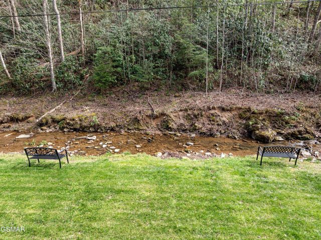 24 Sugar Maple Loop Road, Sevierville, TN 37862