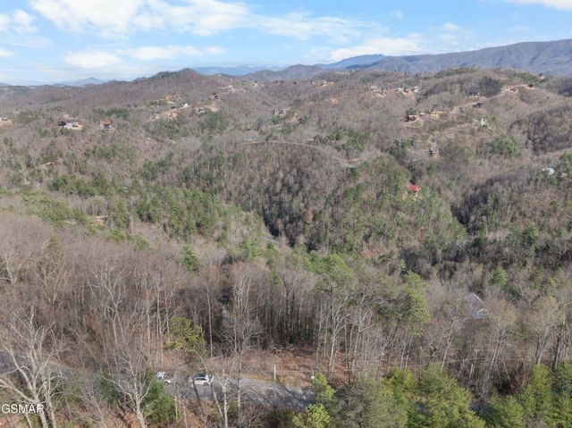 24 Sugar Maple Loop Road, Sevierville, TN 37862