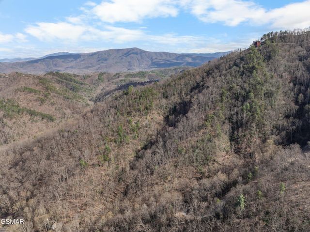 24 Sugar Maple Loop Road, Sevierville, TN 37862
