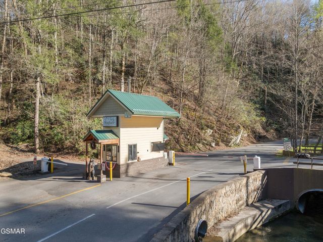 24 Sugar Maple Loop Road, Sevierville, TN 37862