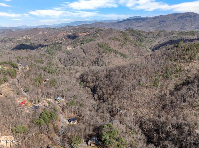 24 Sugar Maple Loop Road, Sevierville, TN 37862
