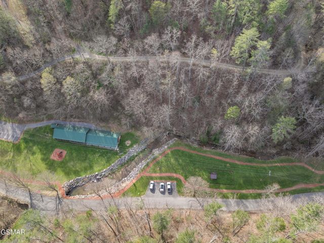 24 Sugar Maple Loop Road, Sevierville, TN 37862