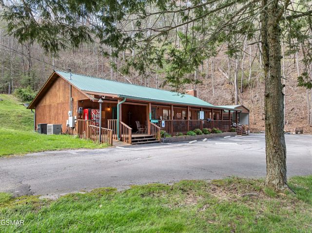 24 Sugar Maple Loop Road, Sevierville, TN 37862