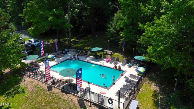 24 Sugar Maple Loop Road, Sevierville, TN 37862