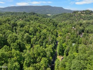 24 Sugar Maple Loop Road, Sevierville, TN 37862